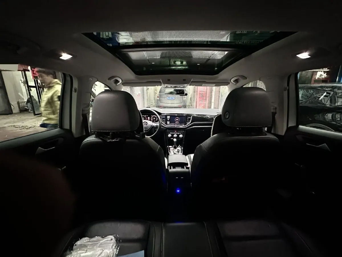 2019 Volkswagen T-Roc 1.4T 150HP L4 7DCT,autocango,china used car exporter,china ev exporter,chinese used car exporter,chinese used ev exporter