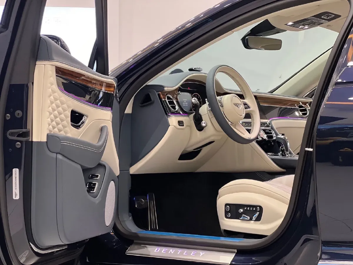 2021 Bentley Flying Spur 4.0T 550HP V8 8DCT,autocango,china used car exporter,china ev exporter,chinese used car exporter,chinese used ev exporter