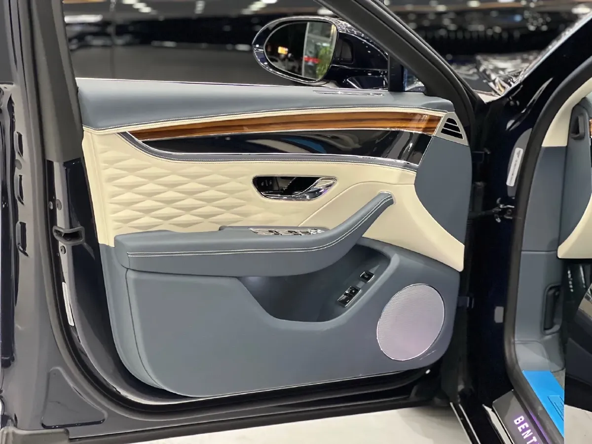 2021 Bentley Flying Spur 4.0T 550HP V8 8DCT,autocango,china used car exporter,china ev exporter,chinese used car exporter,chinese used ev exporter