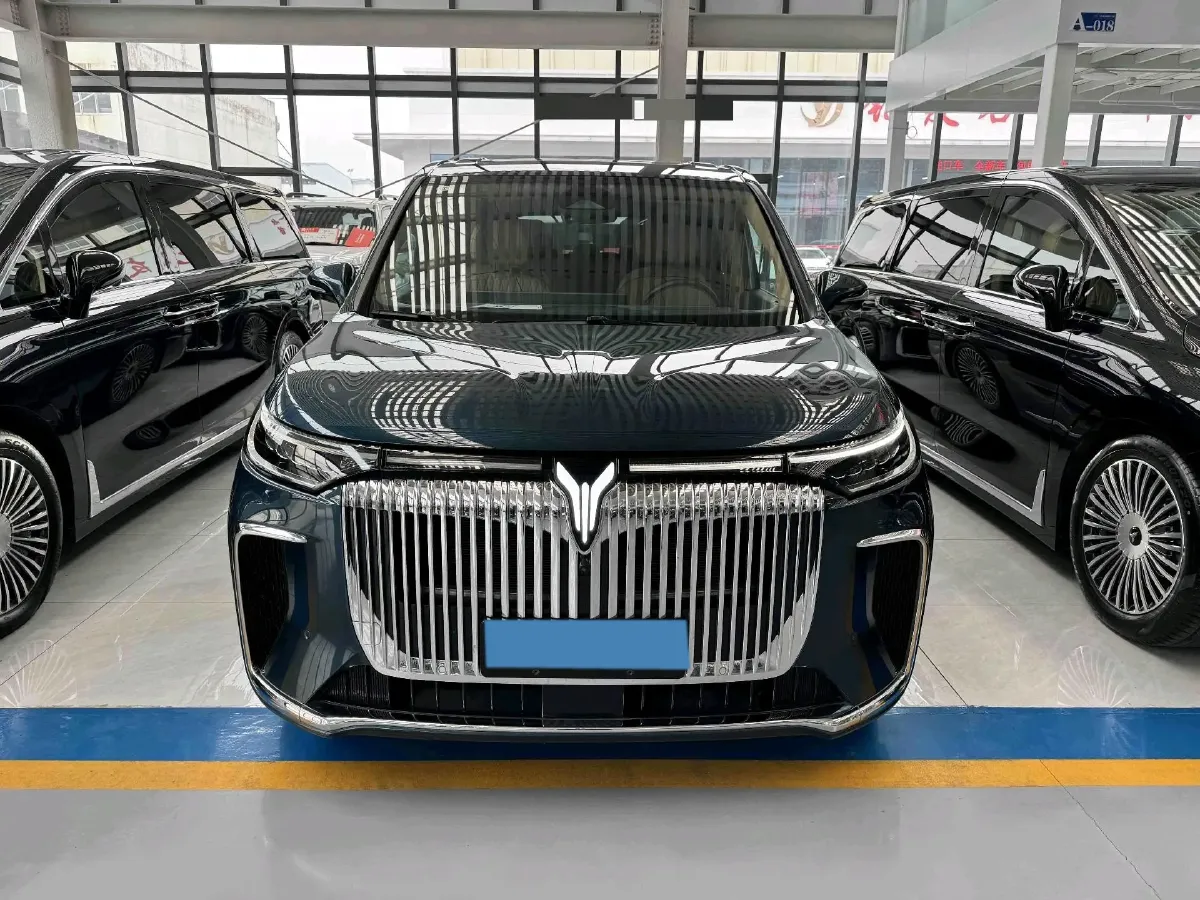 2025 Voyah Dream 1.5T 150HP L4 PHEV 41.7KWH,autocango,china used car exporter,china ev exporter,chinese used car exporter,chinese used ev exporter