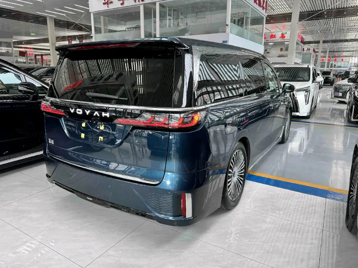2025 Voyah Dream 1.5T 150HP L4 PHEV 41.7KWH,autocango,china used car exporter,china ev exporter,chinese used car exporter,chinese used ev exporter