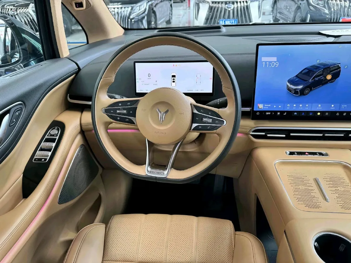 2025 Voyah Dream 1.5T 150HP L4 PHEV 41.7KWH,autocango,china used car exporter,china ev exporter,chinese used car exporter,chinese used ev exporter
