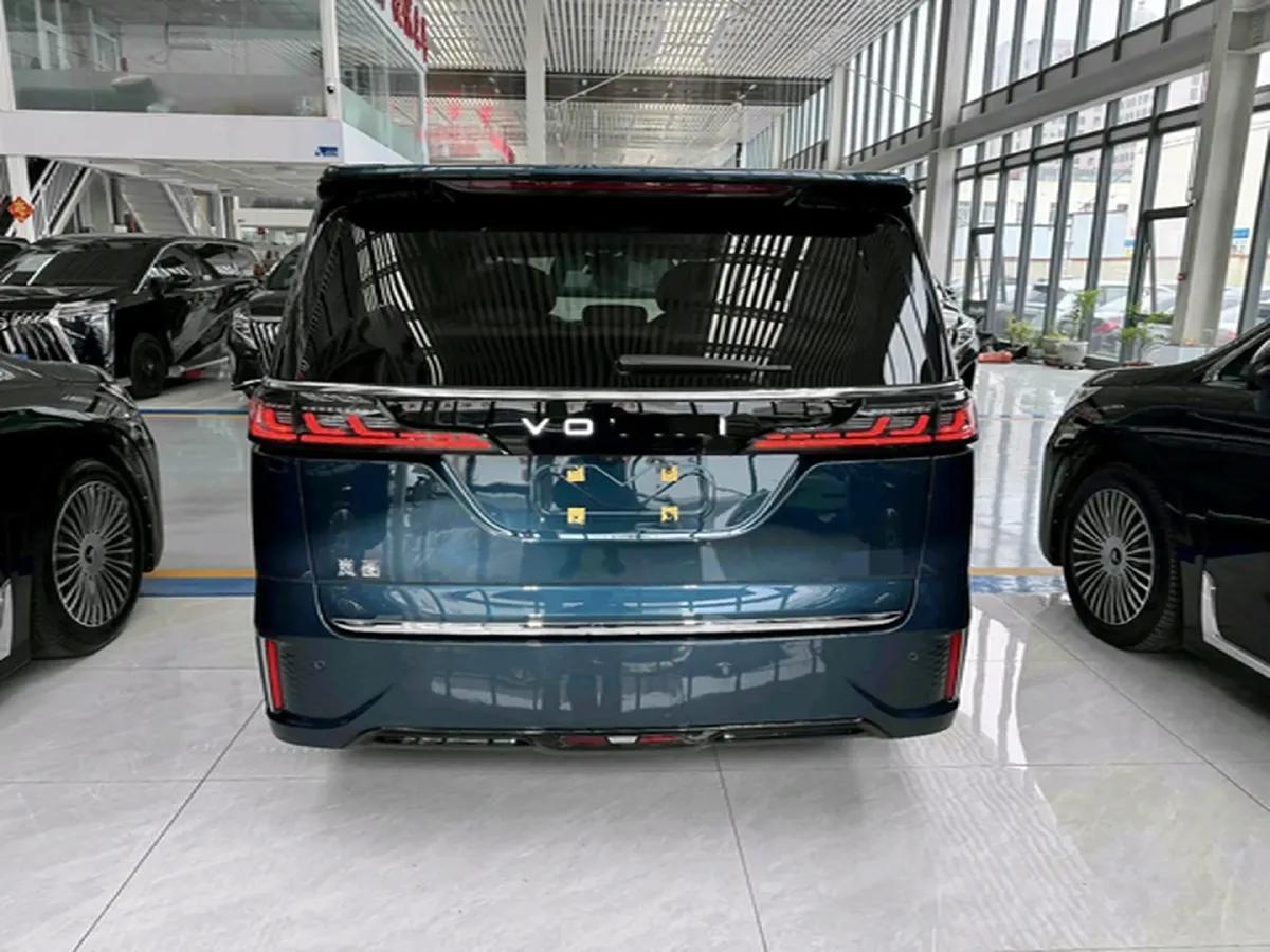 2025 Voyah Dream 1.5T 150HP L4 PHEV 41.7KWH,autocango,china used car exporter,china ev exporter,chinese used car exporter,chinese used ev exporter