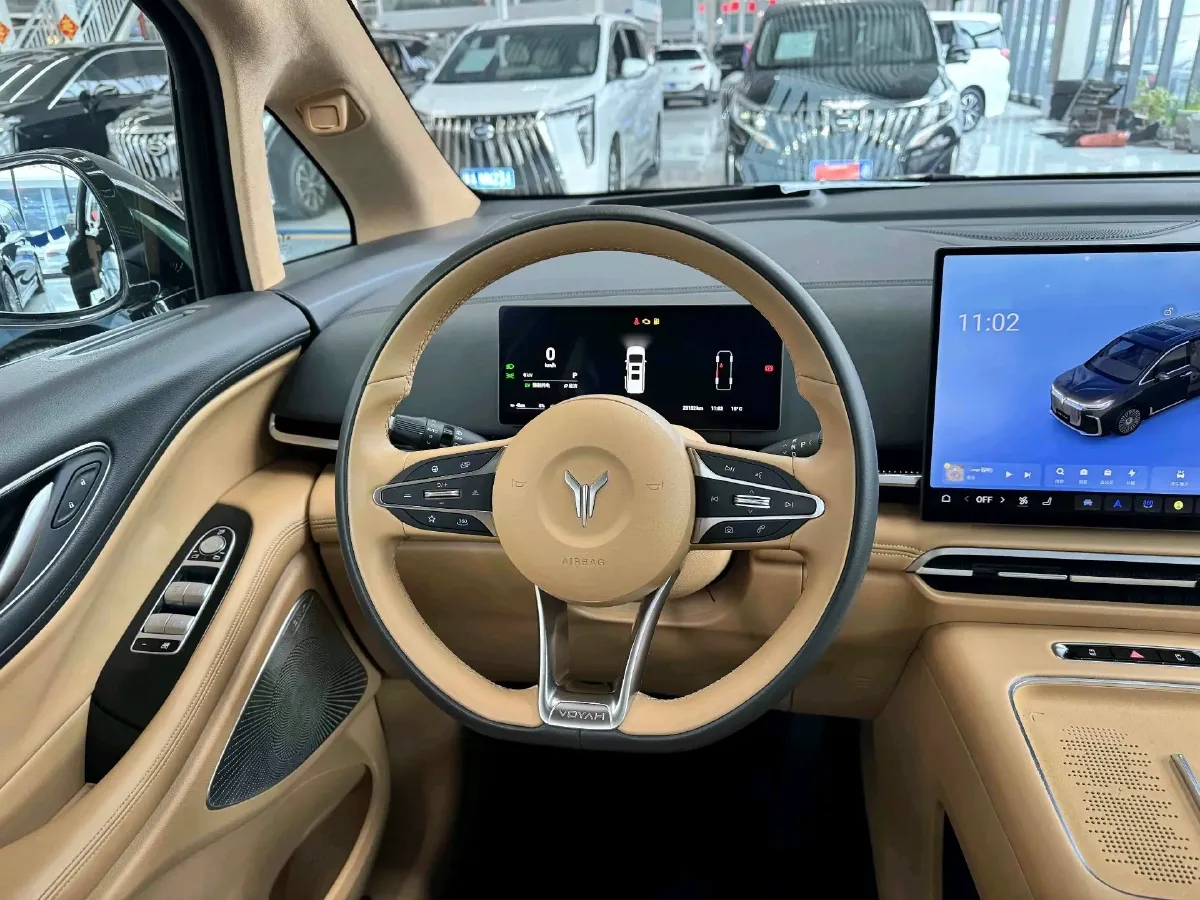 2025 Voyah Dream 1.5T 150HP L4 PHEV 41.7KWH,autocango,china used car exporter,china ev exporter,chinese used car exporter,chinese used ev exporter