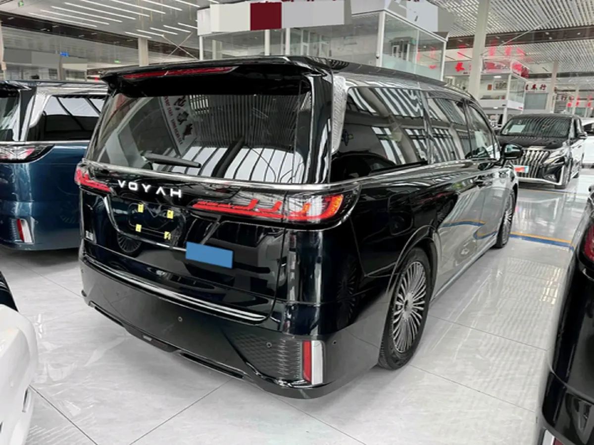 2025 Voyah Dream 1.5T 150HP L4 PHEV 41.7KWH,autocango,china used car exporter,china ev exporter,chinese used car exporter,chinese used ev exporter