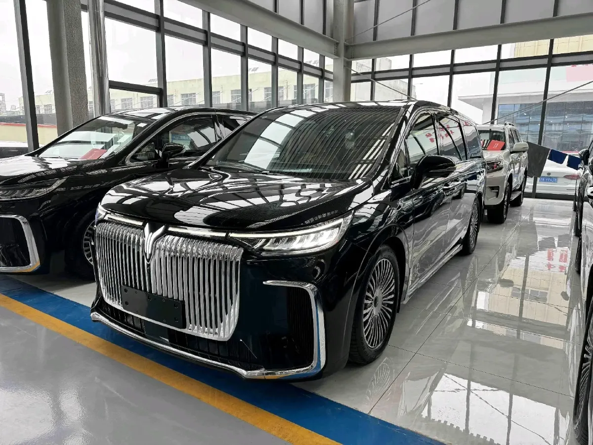 2025 Voyah Dream 1.5T 150HP L4 PHEV 41.7KWH,autocango,china used car exporter,china ev exporter,chinese used car exporter,chinese used ev exporter