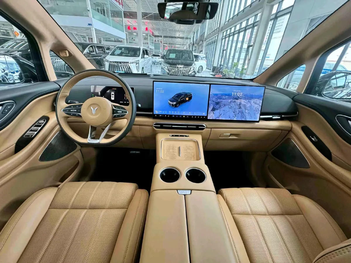2025 Voyah Dream 1.5T 150HP L4 PHEV 41.7KWH,autocango,china used car exporter,china ev exporter,chinese used car exporter,chinese used ev exporter