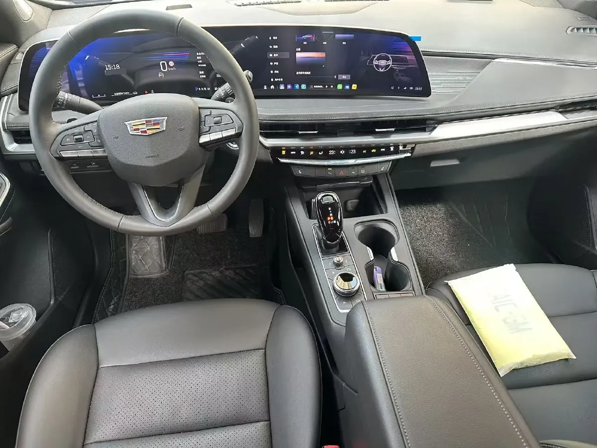 2024 Cadillac XT4 2.0T 237HP L4 9AT,autocango,china used car exporter,china ev exporter,chinese used car exporter,chinese used ev exporter