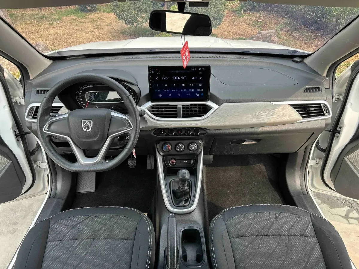 2021 BaoJun 510 1.5L 99HP L4 6MT,autocango,china used car exporter,china ev exporter,chinese used car exporter,chinese used ev exporter