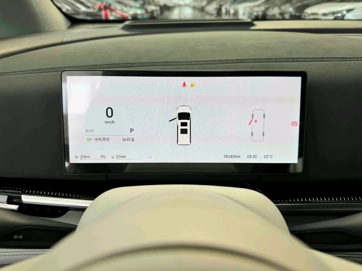 2025 Voyah Dream 1.5T 150HP L4 PHEV 41.7KWH,autocango,china used car exporter,china ev exporter,chinese used car exporter,chinese used ev exporter