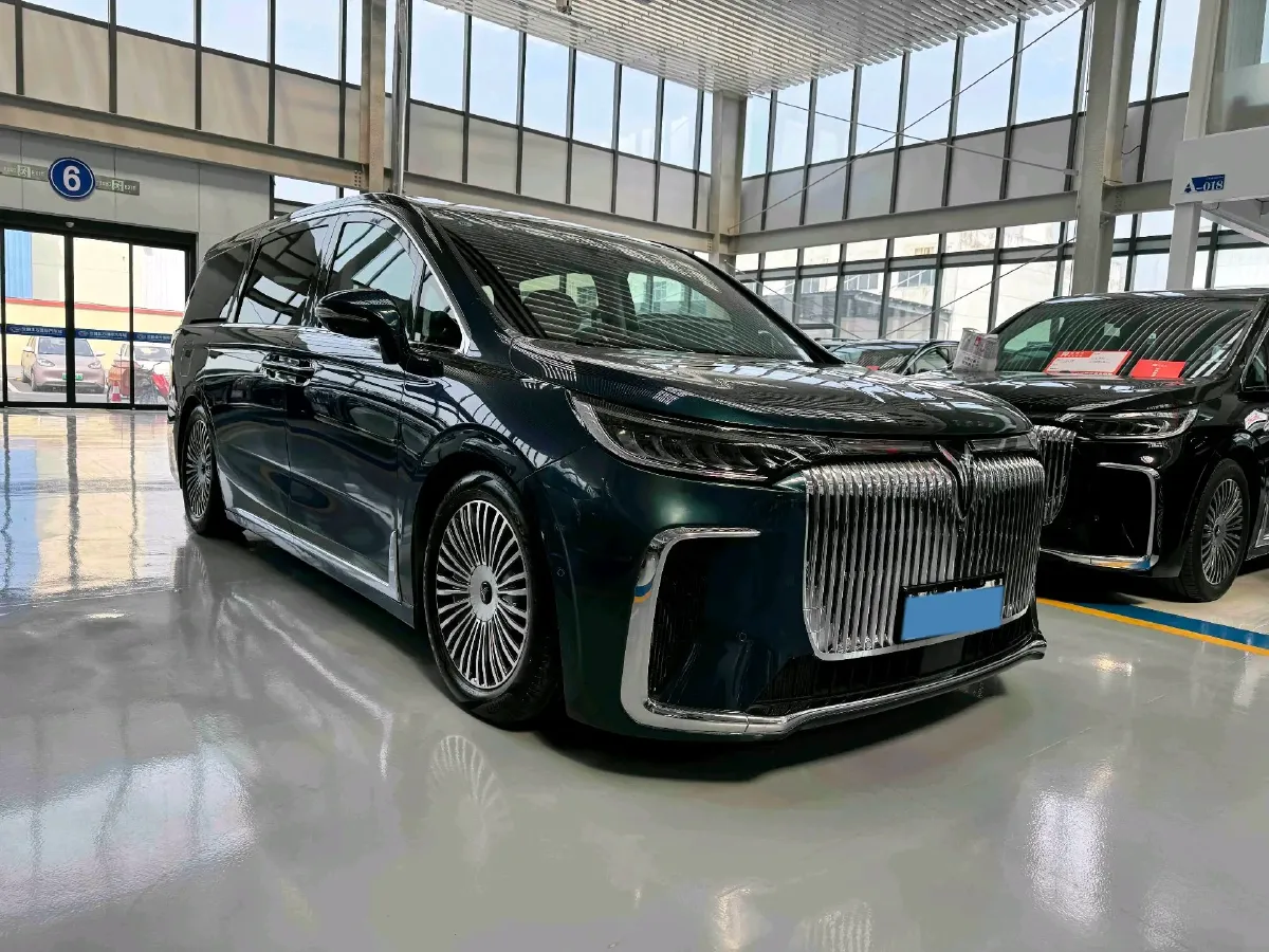 2025 Voyah Dream 1.5T 150HP L4 PHEV 41.7KWH,autocango,china used car exporter,china ev exporter,chinese used car exporter,chinese used ev exporter