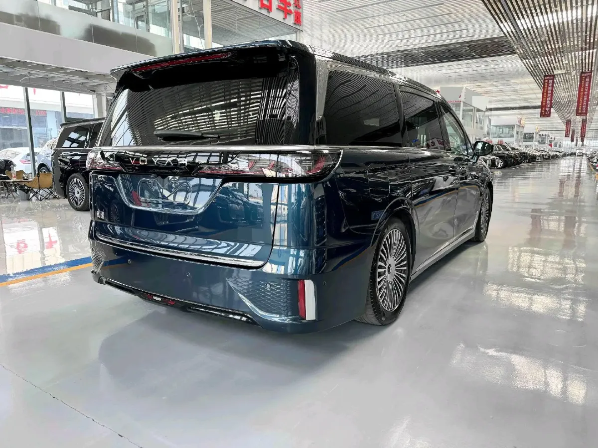 2025 Voyah Dream 1.5T 150HP L4 PHEV 41.7KWH,autocango,china used car exporter,china ev exporter,chinese used car exporter,chinese used ev exporter