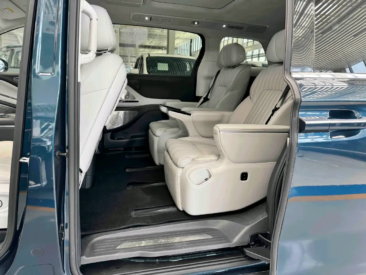 2025 Voyah Dream 1.5T 150HP L4 PHEV 41.7KWH,autocango,china used car exporter,china ev exporter,chinese used car exporter,chinese used ev exporter