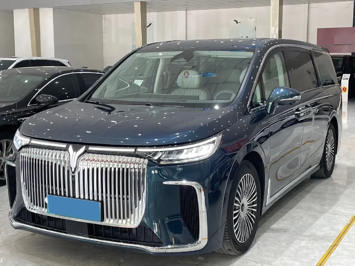 2025 Voyah Dream 1.5T 150HP L4 PHEV 41.7KWH,autocango,china used car exporter,china ev exporter,chinese used car exporter,chinese used ev exporter