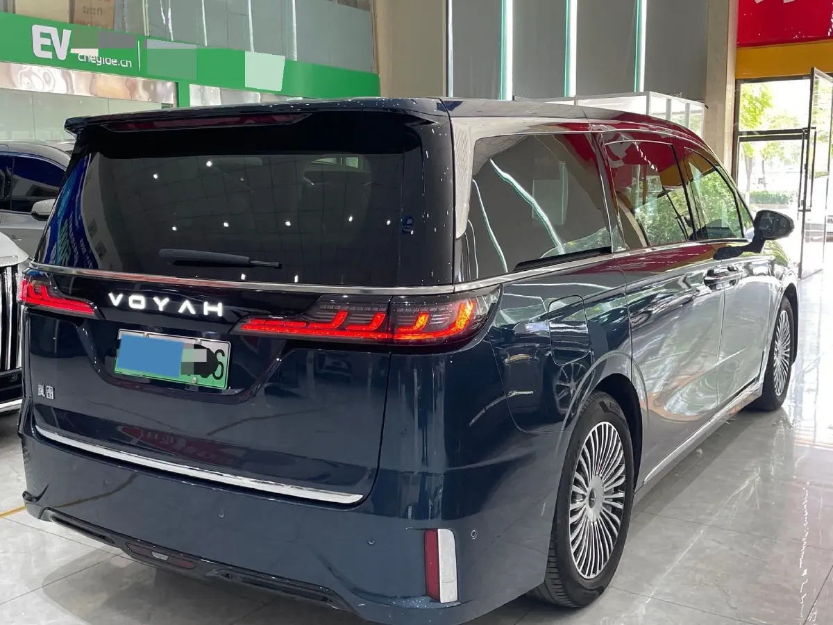 2025 Voyah Dream 1.5T 150HP L4 PHEV 41.7KWH,autocango,china used car exporter,china ev exporter,chinese used car exporter,chinese used ev exporter