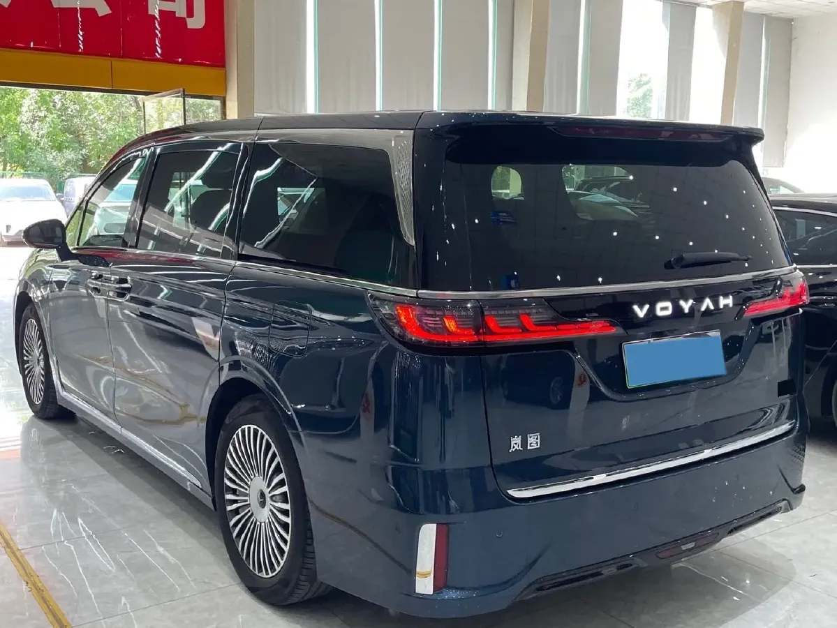 2025 Voyah Dream 1.5T 150HP L4 PHEV 41.7KWH,autocango,china used car exporter,china ev exporter,chinese used car exporter,chinese used ev exporter