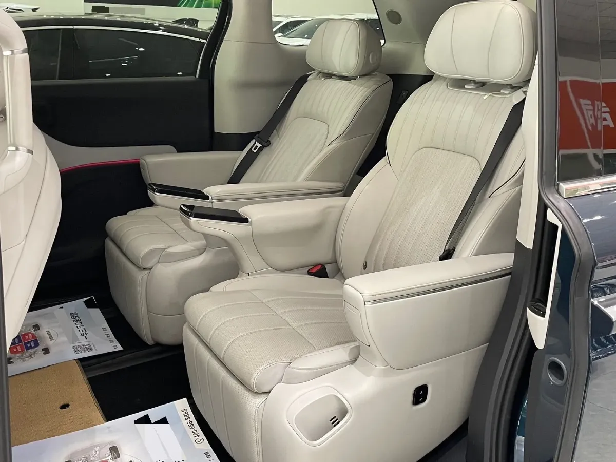 2025 Voyah Dream 1.5T 150HP L4 PHEV 41.7KWH,autocango,china used car exporter,china ev exporter,chinese used car exporter,chinese used ev exporter