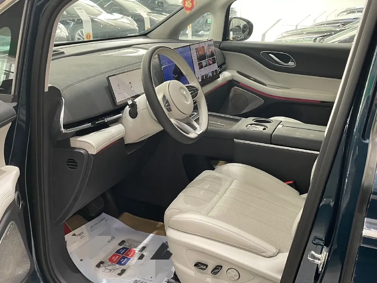 2025 Voyah Dream 1.5T 150HP L4 PHEV 41.7KWH,autocango,china used car exporter,china ev exporter,chinese used car exporter,chinese used ev exporter