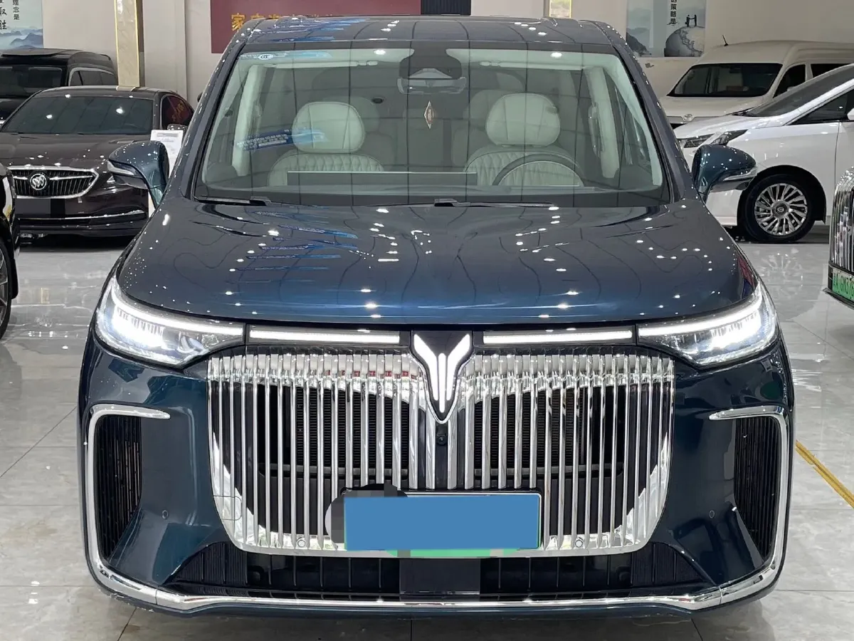 2025 Voyah Dream 1.5T 150HP L4 PHEV 41.7KWH,autocango,china used car exporter,china ev exporter,chinese used car exporter,chinese used ev exporter