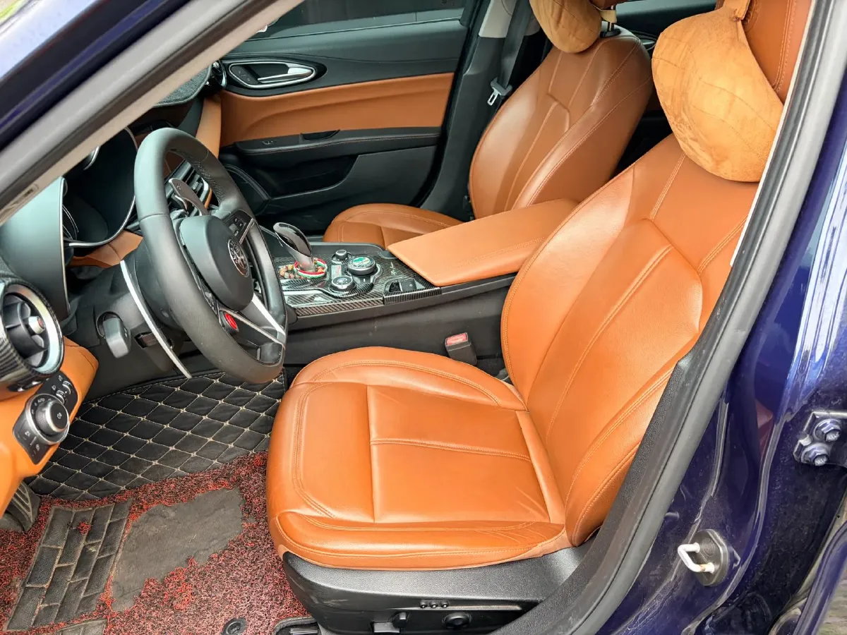 2017 Alfa Romeo Giulia 2.0T 200HP L4 8AT,autocango,china used car exporter,china ev exporter,chinese used car exporter,chinese used ev exporter