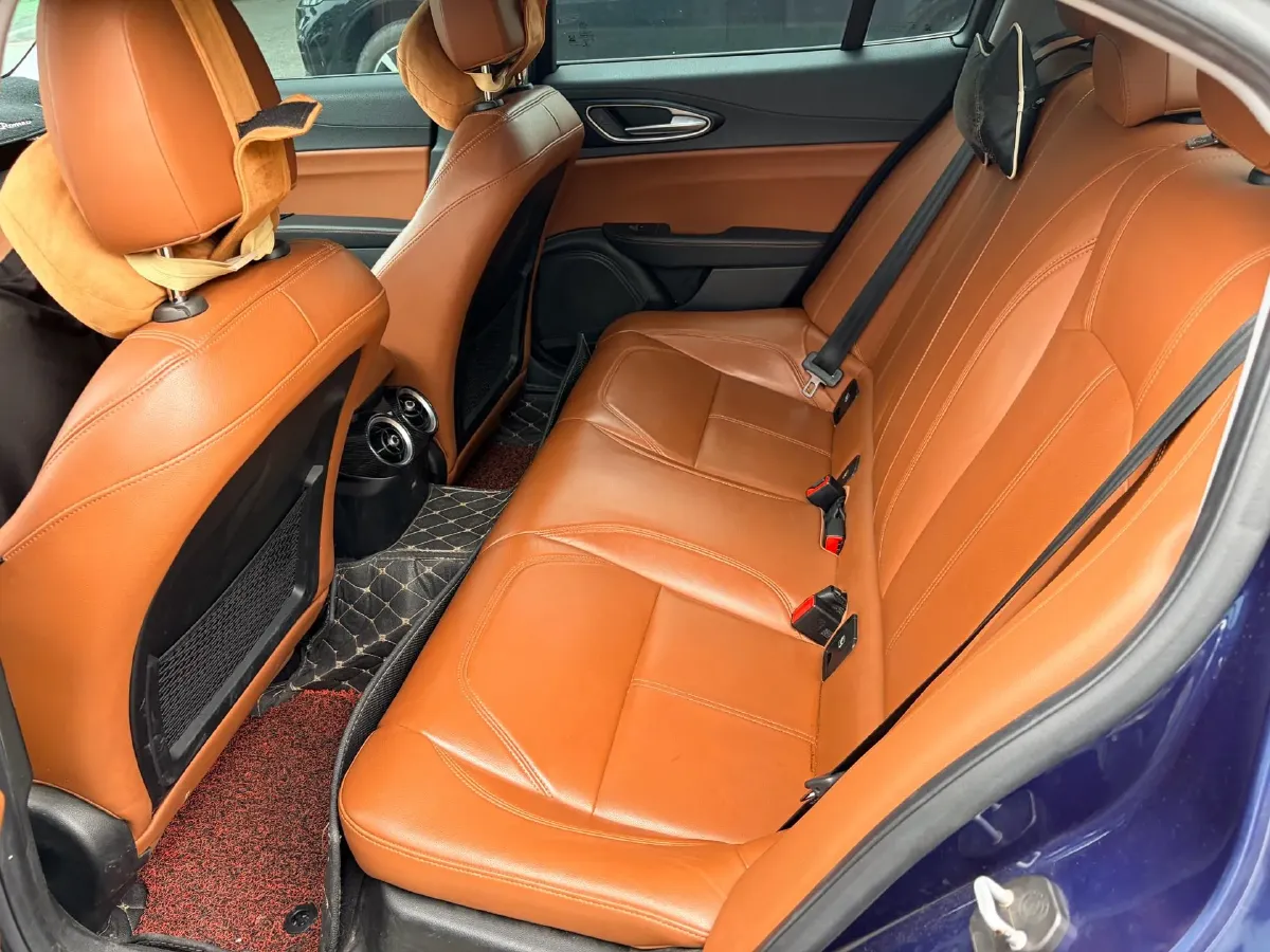 2017 Alfa Romeo Giulia 2.0T 200HP L4 8AT,autocango,china used car exporter,china ev exporter,chinese used car exporter,chinese used ev exporter