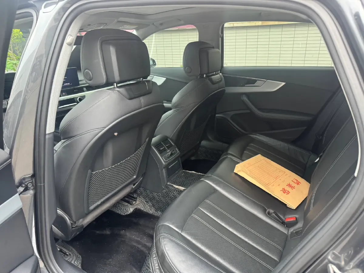 2022 Audi A4L 2.0T 190HP L4 7DCT,autocango,china used car exporter,china ev exporter,chinese used car exporter,chinese used ev exporter