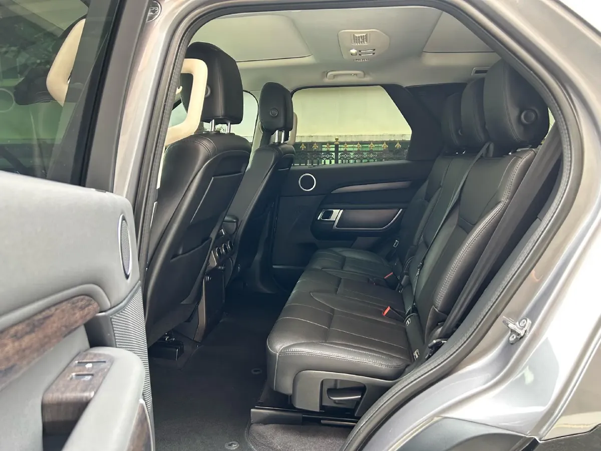 2020 Land Rover Discovery 2.0T 300HP L4 8AT,autocango,china used car exporter,china ev exporter,chinese used car exporter,chinese used ev exporter