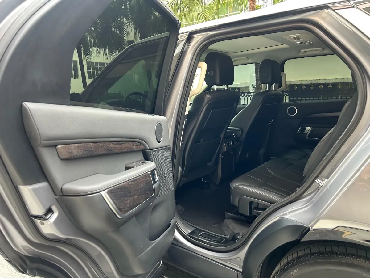 2020 Land Rover Discovery 2.0T 300HP L4 8AT,autocango,china used car exporter,china ev exporter,chinese used car exporter,chinese used ev exporter