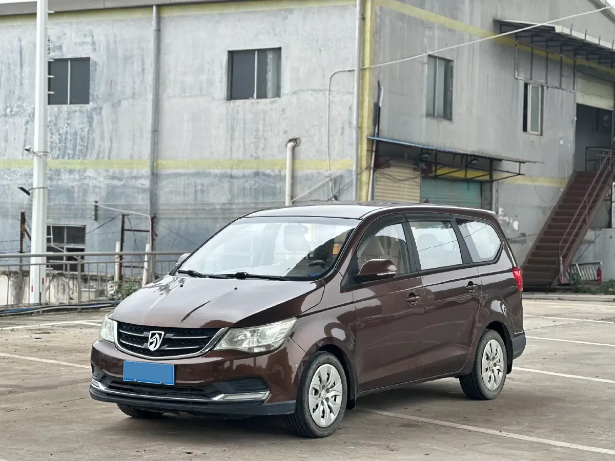2019 BaoJun 730 1.5L 105HP L4 6MT,autocango,china used car exporter,china ev exporter,chinese used car exporter,chinese used ev exporter