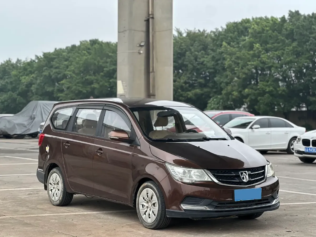 2019 BaoJun 730 1.5L 105HP L4 6MT,autocango,china used car exporter,china ev exporter,chinese used car exporter,chinese used ev exporter