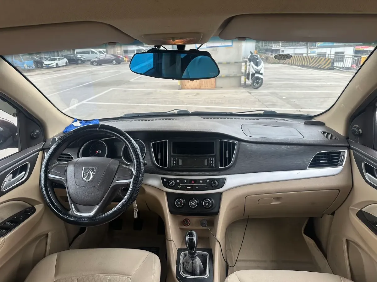 2019 BaoJun 730 1.5L 105HP L4 6MT,autocango,china used car exporter,china ev exporter,chinese used car exporter,chinese used ev exporter