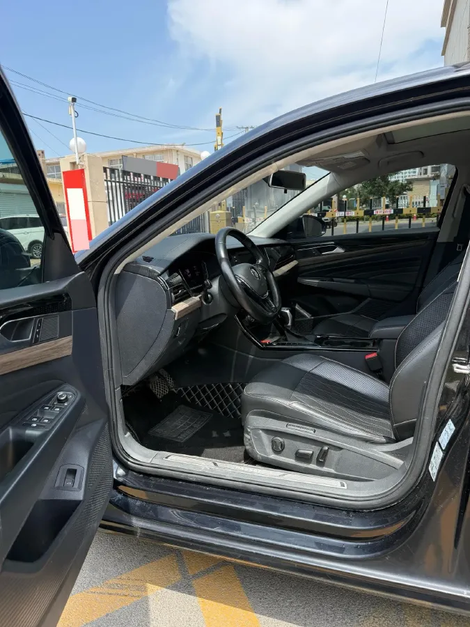 2019 Volkswagen Passat 2.0T 220HP L4 7DCT,autocango,china used car exporter,china ev exporter,chinese used car exporter,chinese used ev exporter