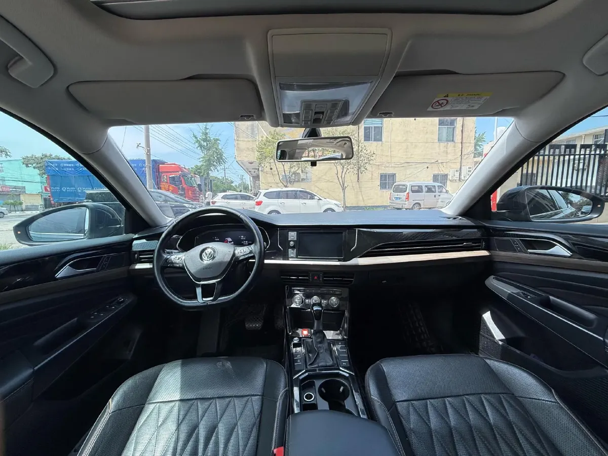 2019 Volkswagen Passat 2.0T 220HP L4 7DCT,autocango,china used car exporter,china ev exporter,chinese used car exporter,chinese used ev exporter