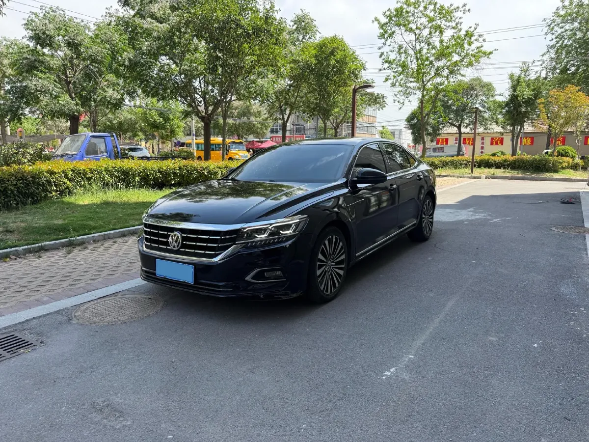 2019 Volkswagen Passat 2.0T 220HP L4 7DCT,autocango,china used car exporter,china ev exporter,chinese used car exporter,chinese used ev exporter