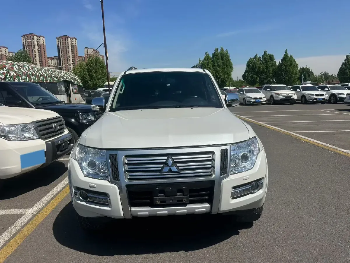 2016 Mitsubishi Pajero 3.0L 174HP V6 5AT,autocango,china used car exporter,china ev exporter,chinese used car exporter,chinese used ev exporter