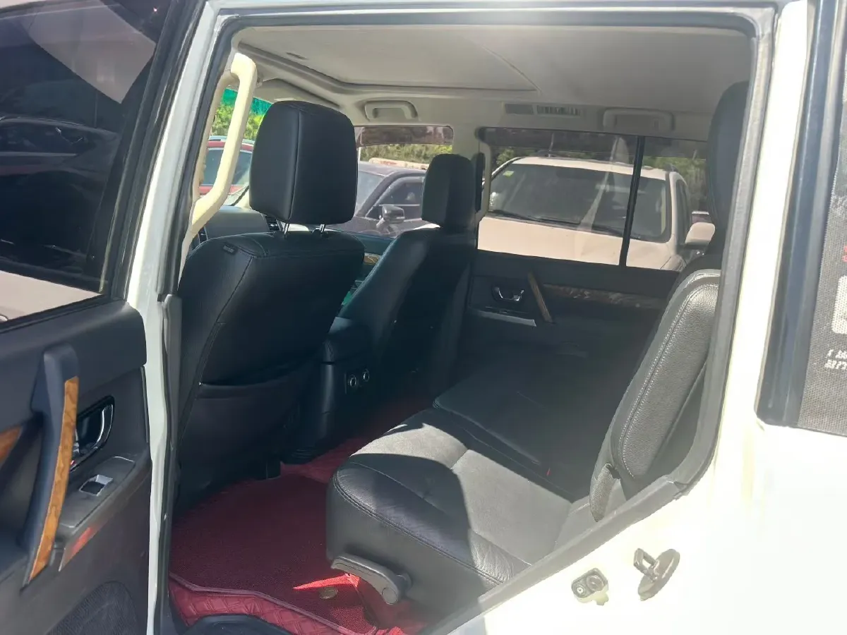 2016 Mitsubishi Pajero 3.0L 174HP V6 5AT,autocango,china used car exporter,china ev exporter,chinese used car exporter,chinese used ev exporter