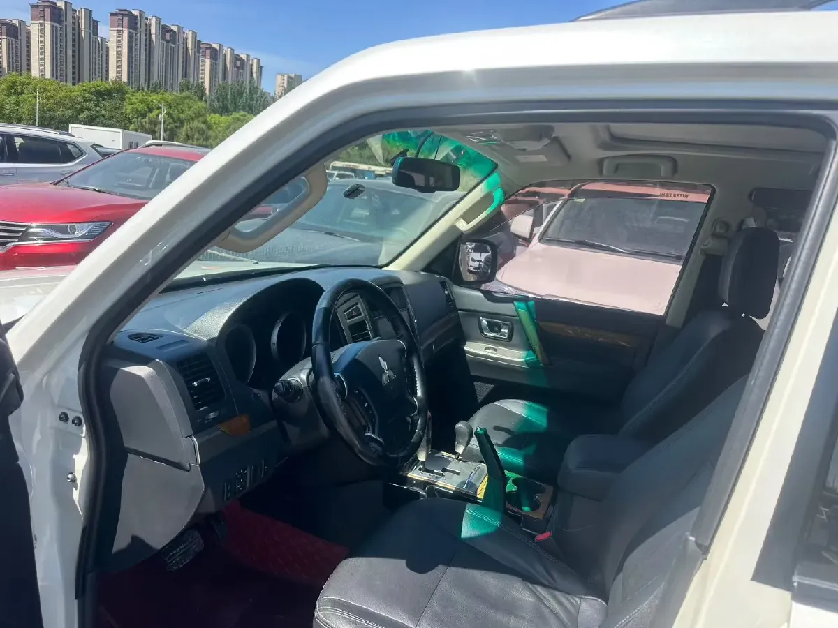 2016 Mitsubishi Pajero 3.0L 174HP V6 5AT,autocango,china used car exporter,china ev exporter,chinese used car exporter,chinese used ev exporter