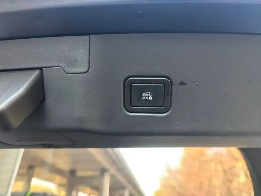 2024 ChangAn UNI-V 1.5T 188HP L4 7DCT,autocango,china used car exporter,china ev exporter,chinese used car exporter,chinese used ev exporter