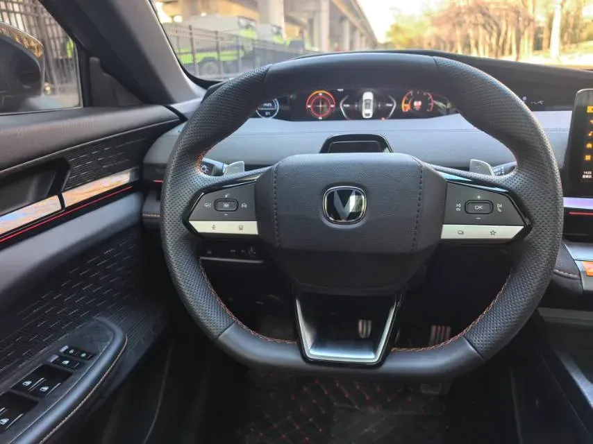 2024 ChangAn UNI-V 1.5T 188HP L4 7DCT,autocango,china used car exporter,china ev exporter,chinese used car exporter,chinese used ev exporter