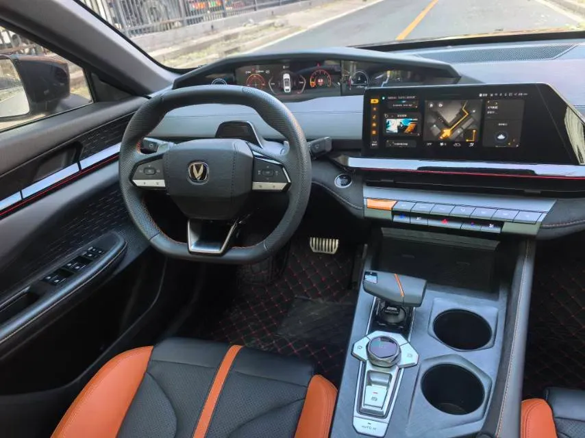 2024 ChangAn UNI-V 1.5T 188HP L4 7DCT,autocango,china used car exporter,china ev exporter,chinese used car exporter,chinese used ev exporter