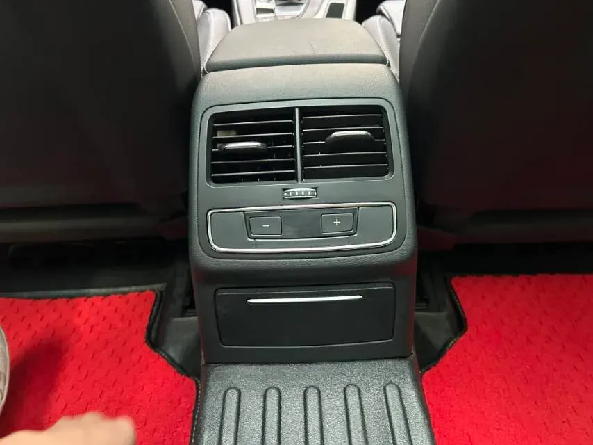 2020 Audi A4L 2.0T 190HP L4 7DCT,autocango,china used car exporter,china ev exporter,chinese used car exporter,chinese used ev exporter