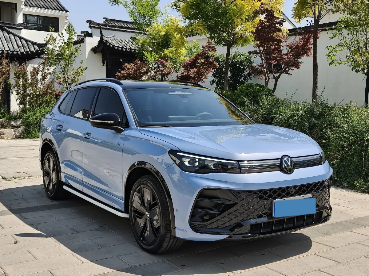 2024 Volkswagen Tiguan L 2.0T 220HP L4 7DCT,autocango,china used car exporter,china ev exporter,chinese used car exporter,chinese used ev exporter
