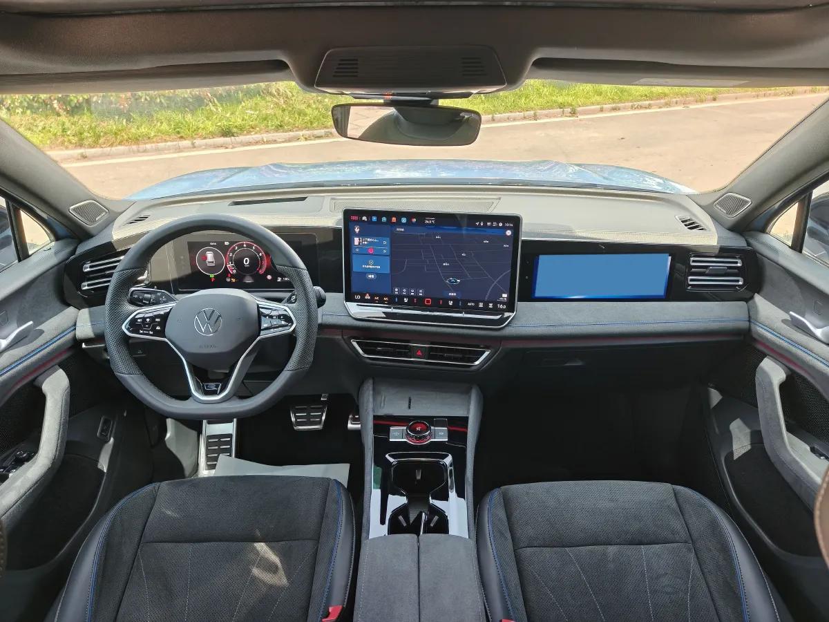 2024 Volkswagen Tiguan L 2.0T 220HP L4 7DCT,autocango,china used car exporter,china ev exporter,chinese used car exporter,chinese used ev exporter