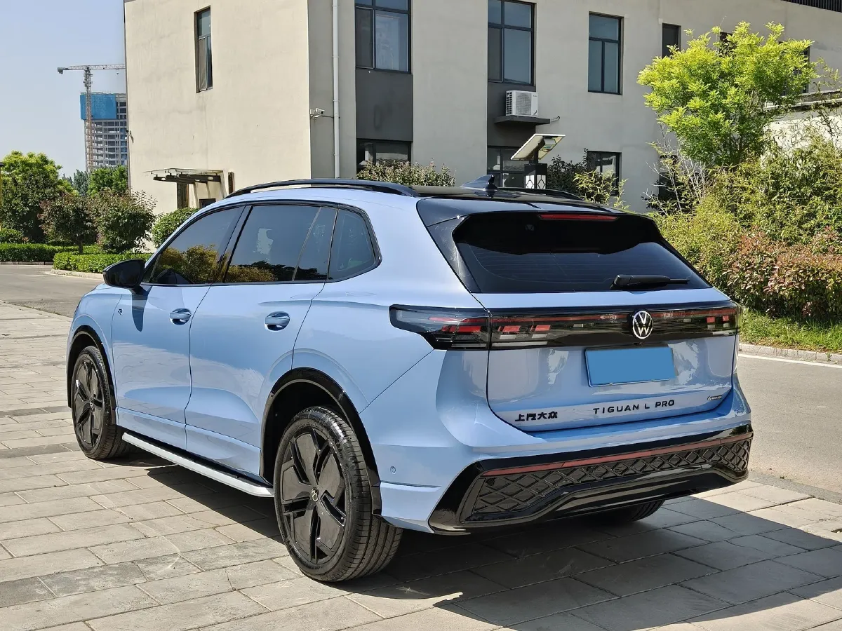 2024 Volkswagen Tiguan L 2.0T 220HP L4 7DCT,autocango,china used car exporter,china ev exporter,chinese used car exporter,chinese used ev exporter