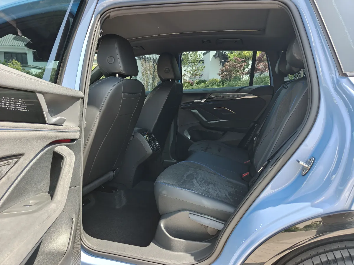 2024 Volkswagen Tiguan L 2.0T 220HP L4 7DCT,autocango,china used car exporter,china ev exporter,chinese used car exporter,chinese used ev exporter