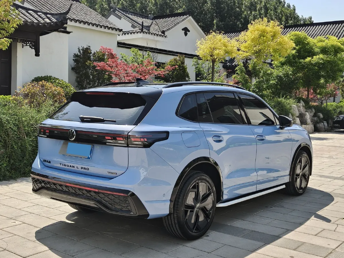 2024 Volkswagen Tiguan L 2.0T 220HP L4 7DCT,autocango,china used car exporter,china ev exporter,chinese used car exporter,chinese used ev exporter