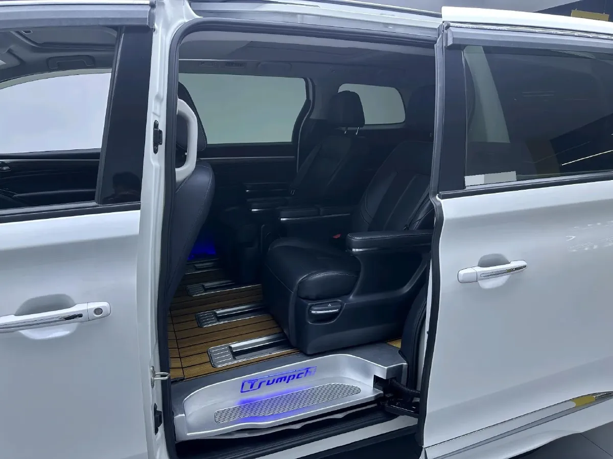 2021 GAC Trumpchi M8 2.0T 252HP L4 8AT,autocango,china used car exporter,china ev exporter,chinese used car exporter,chinese used ev exporter