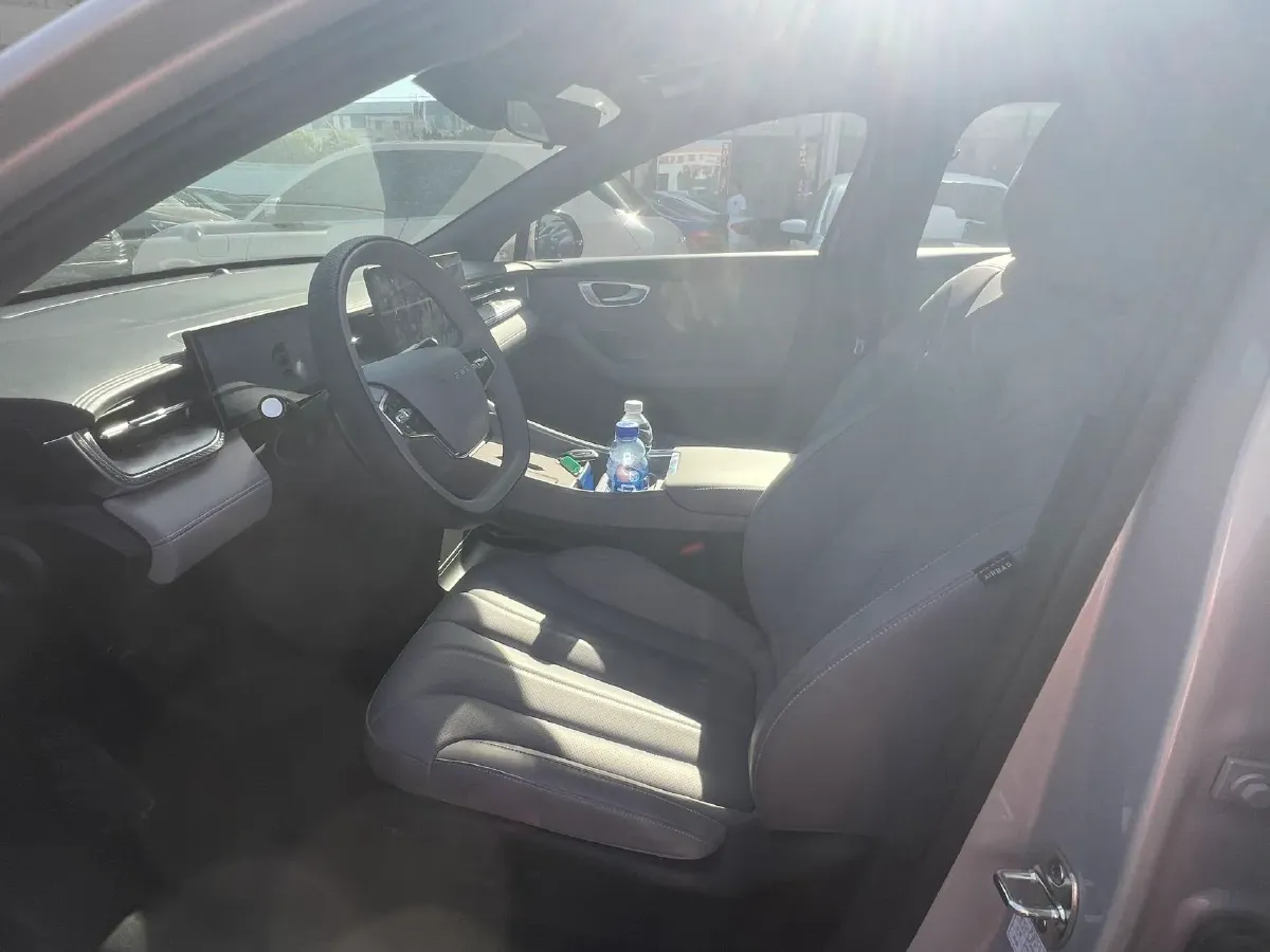 2025 Roewe M7 DMH 1.5L 112HP L4 1DHT PHEV,autocango,china used car exporter,china ev exporter,chinese used car exporter,chinese used ev exporter