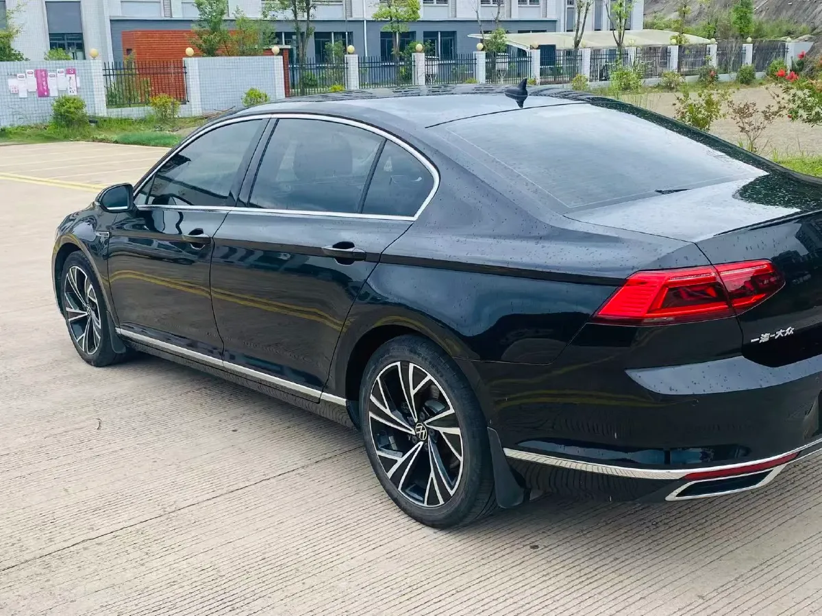 2020 Volkswagen Magotan 2.0T 186HP L4 7DCT,autocango,china used car exporter,china ev exporter,chinese used car exporter,chinese used ev exporter