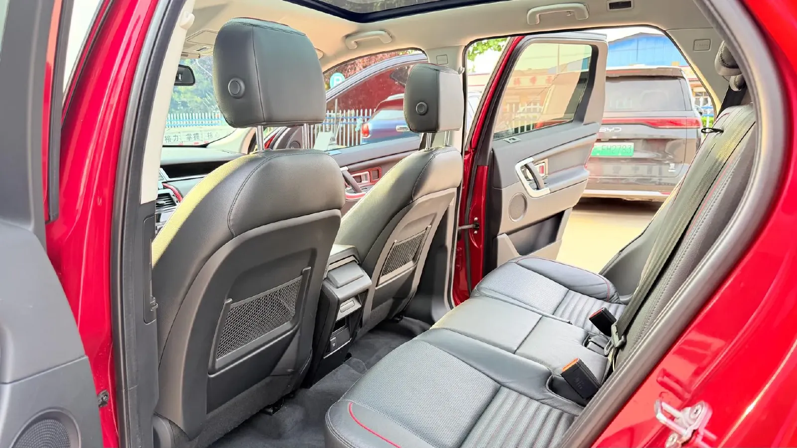 2019 Land Rover Discovery Sport 2.0T 241HP L4 9AT,autocango,china used car exporter,china ev exporter,chinese used car exporter,chinese used ev exporter